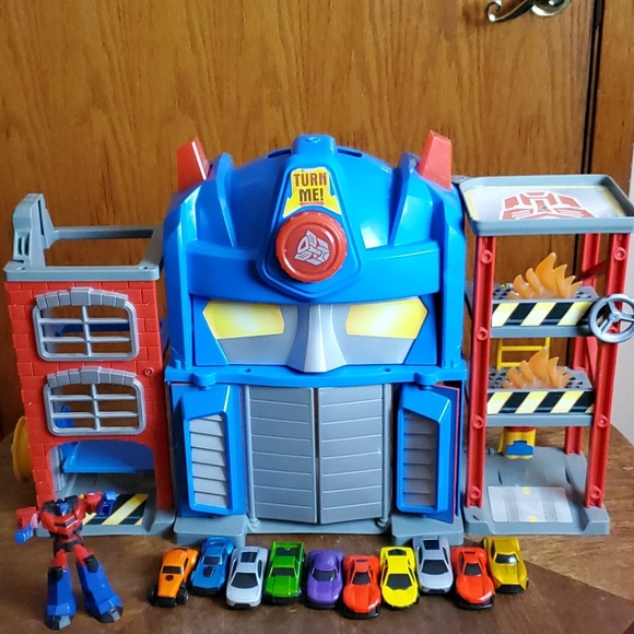 Hasbro Other - Transformers rescue bots Optimus Prime Fire house